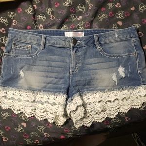 Denim shorts with frill